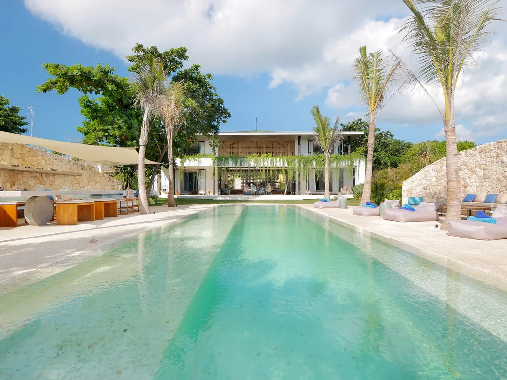 1. Villa Seascape – Swimming pool and the villa Villa Seascape - Villa Gallery