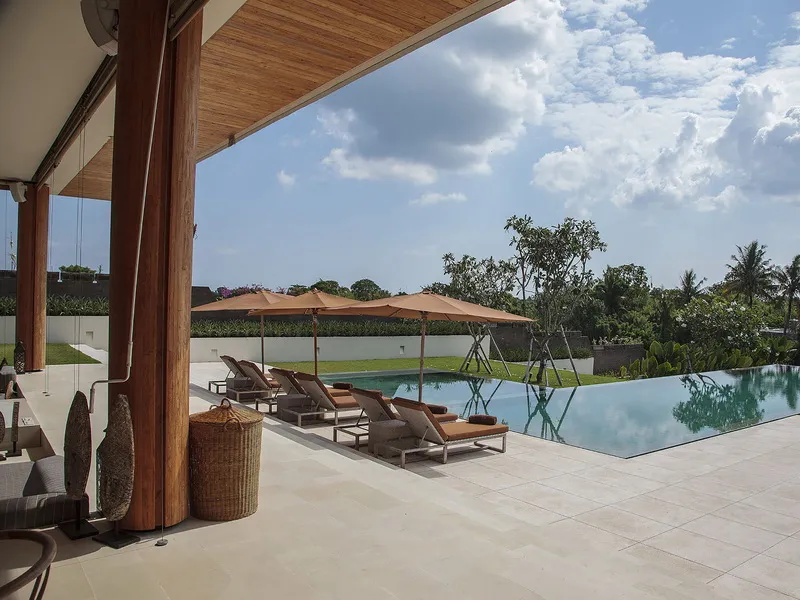 23. The Iman Villa – Infinity pool awaits