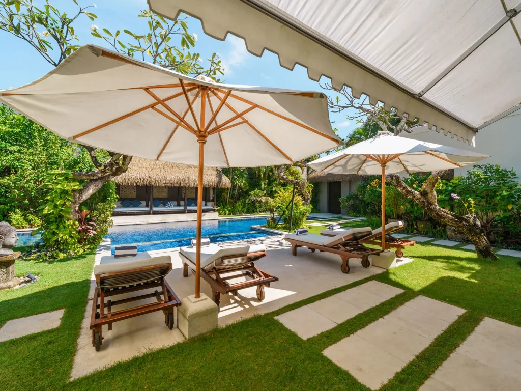 00a5 – Villa Emmy – Poolside sun loungers Villa Emmy - Villa Gallery