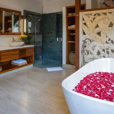 1a3. villa-frangipani-frangipani-gallery-8-master-bathroom-648fc9f95174b Villa Frangipani - Villa Gallery