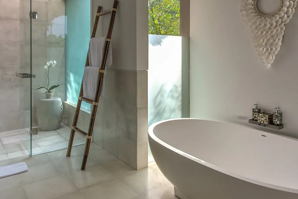 Seseh-Beach-Villa-II-Master-bedroom-ensuite Seseh Beach Villa Two - Villa Gallery