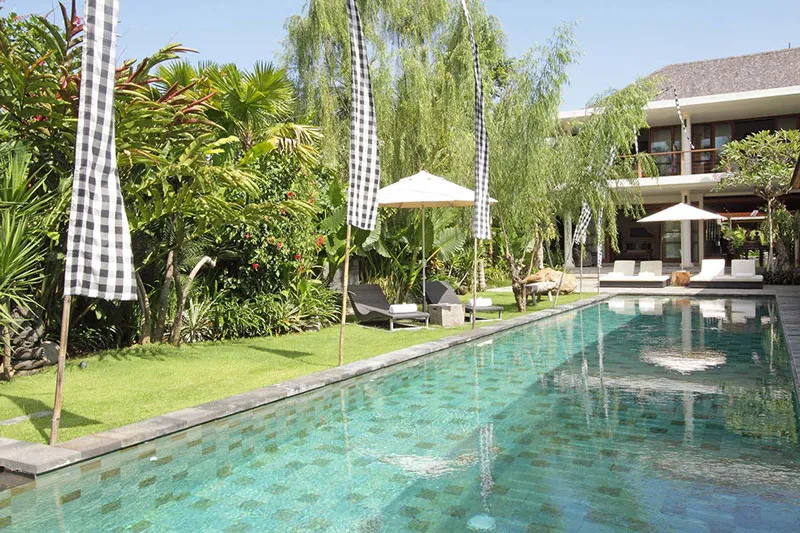 Villa-Sarasvati-Pool-and-sunbeds Villa Sarasvati - Villa Gallery